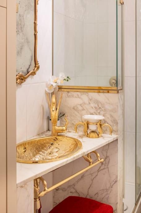 Апартаменты Ground Floor Luxe Historic Studio City Centre Болонья Экстерьер фото